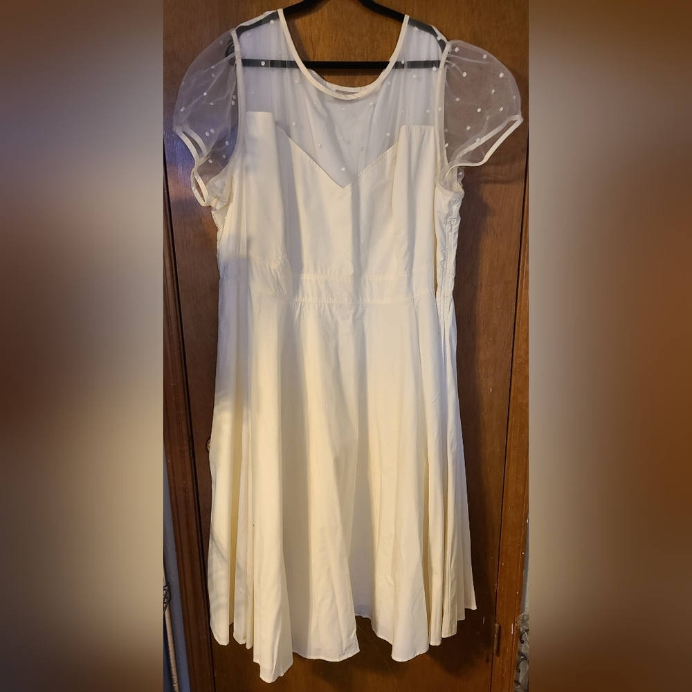 eShakti Plus Size White/Cream Tea Length Sweetheart Neckline Dot Mesh, 6X/36W
